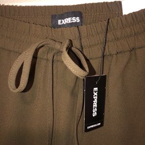 EXPRESS - MILITARY GREEN JOGGER PANTS